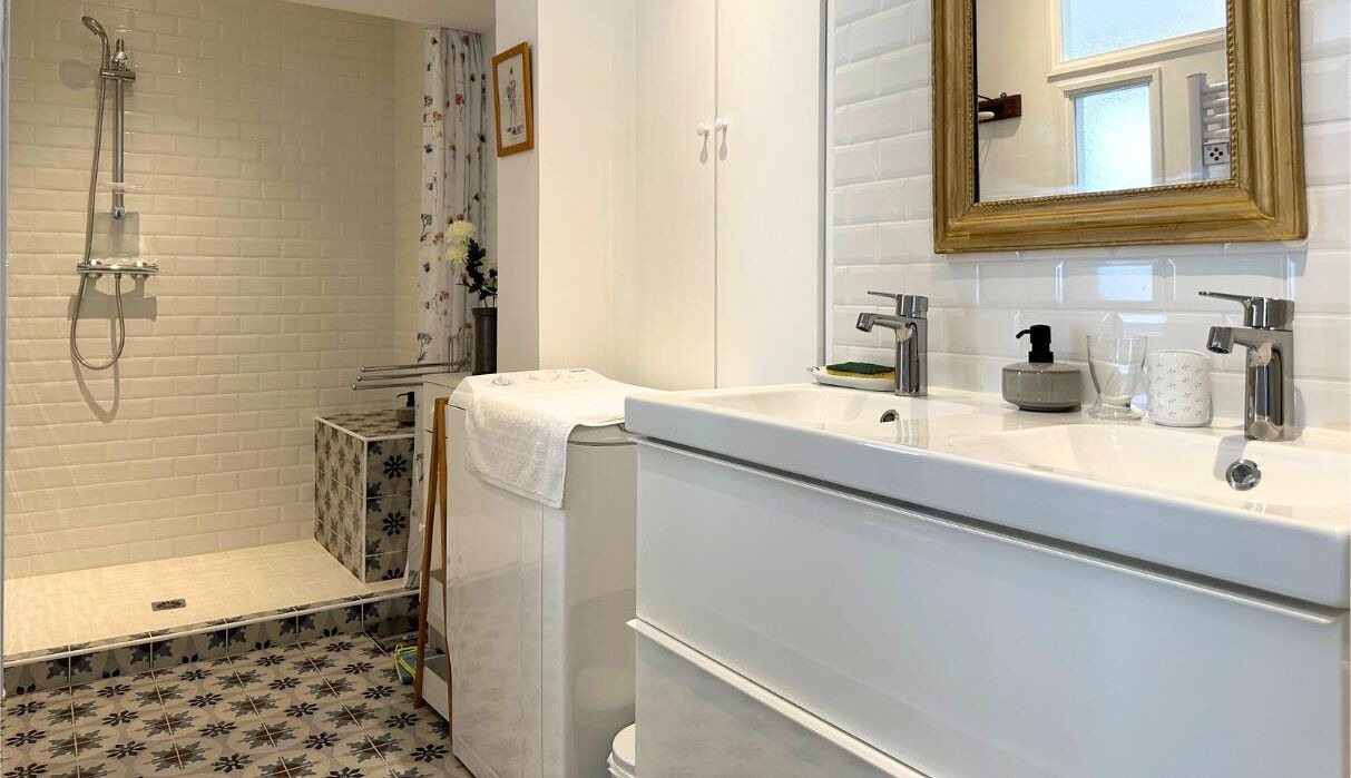 Photo of Bathroom in Augy