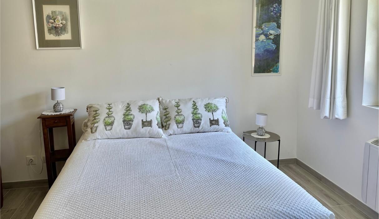 Photo of Bedroom in Augy
