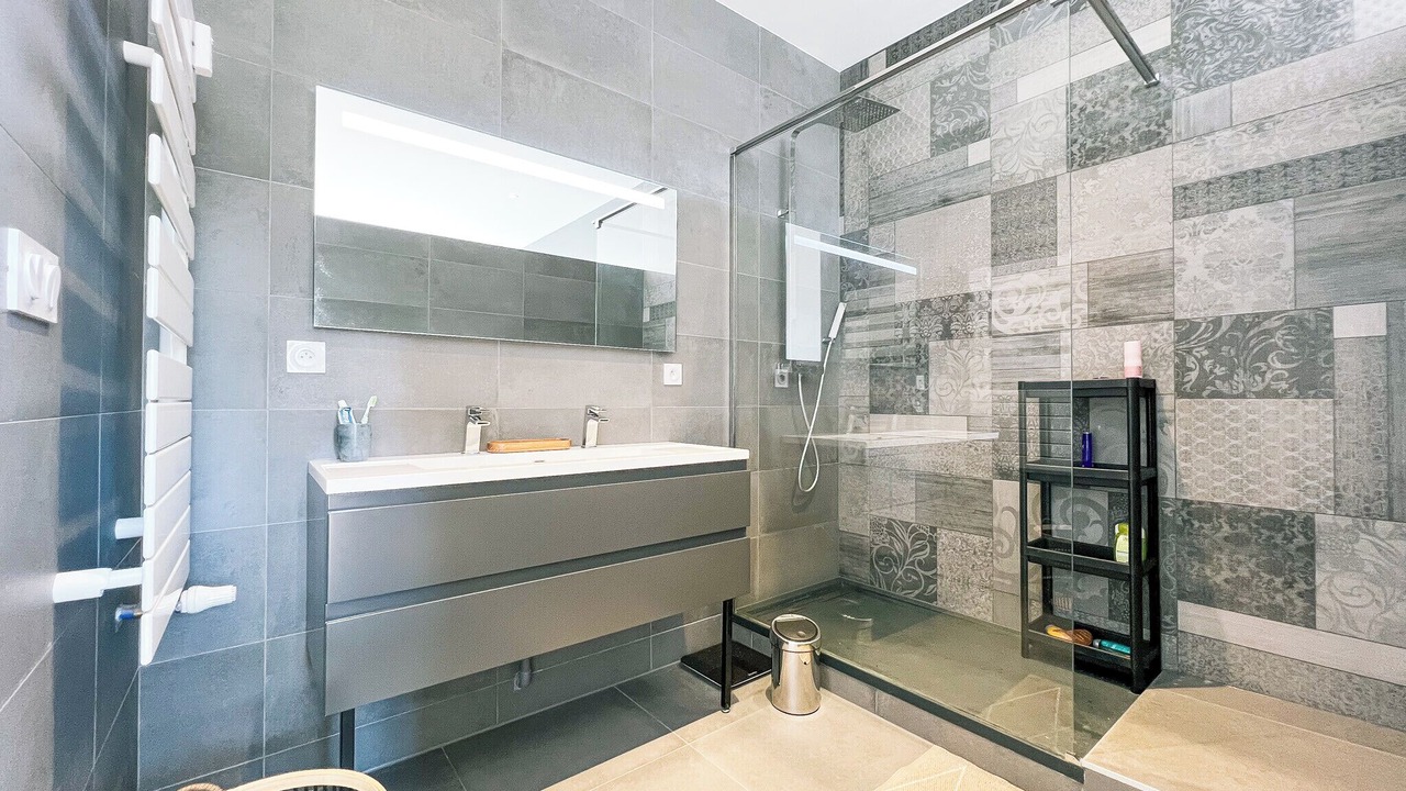 Photo of Bathroom in Grenoble City Centre