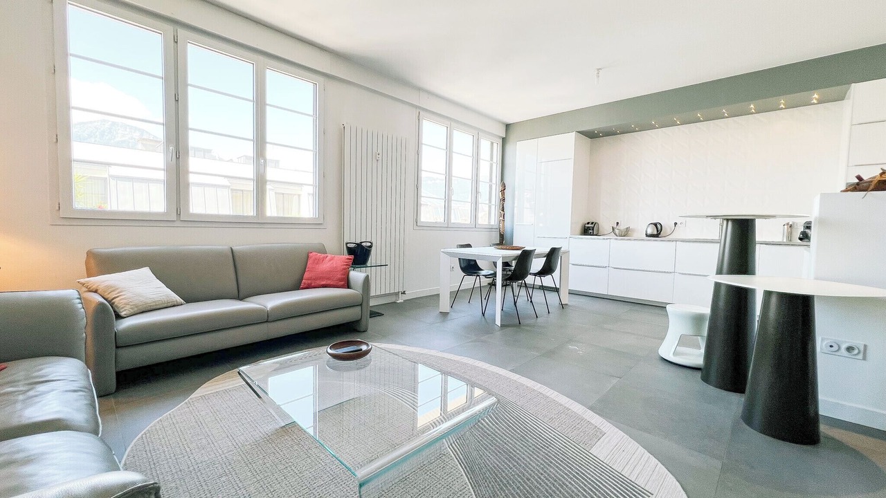 Photo of Livingroom in Grenoble City Centre
