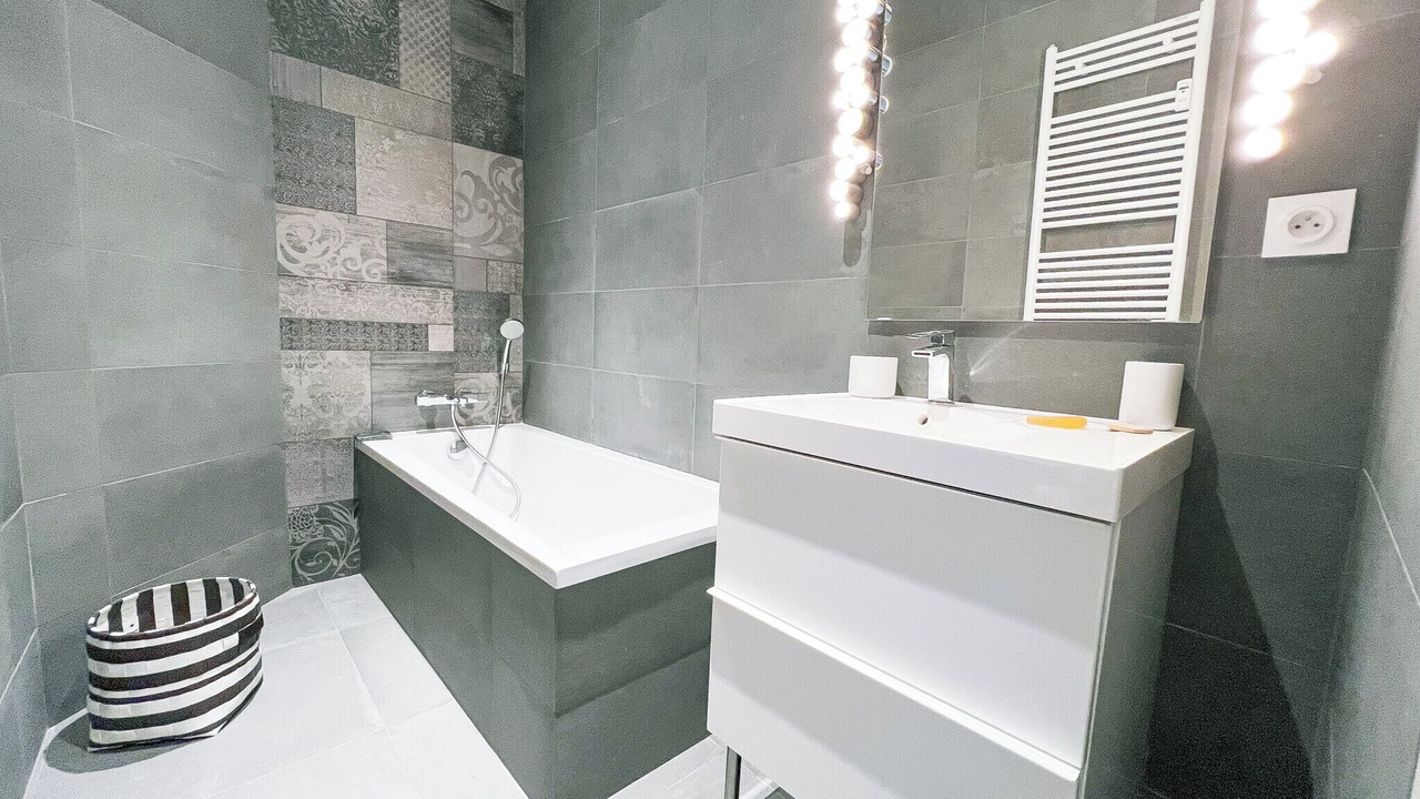 Photo of Bathroom in Grenoble City Centre