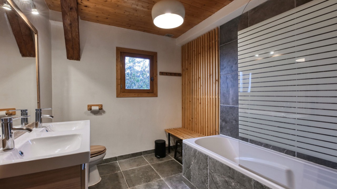 Photo of Bathroom in Saint-Nicolas-de-Veroce