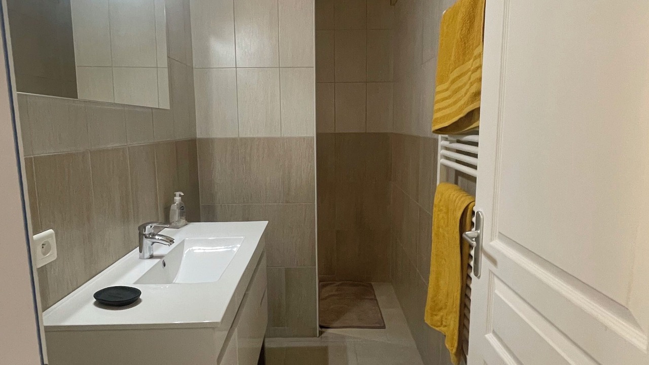 Photo of Bathroom in Saint-Nazaire-le-Desert