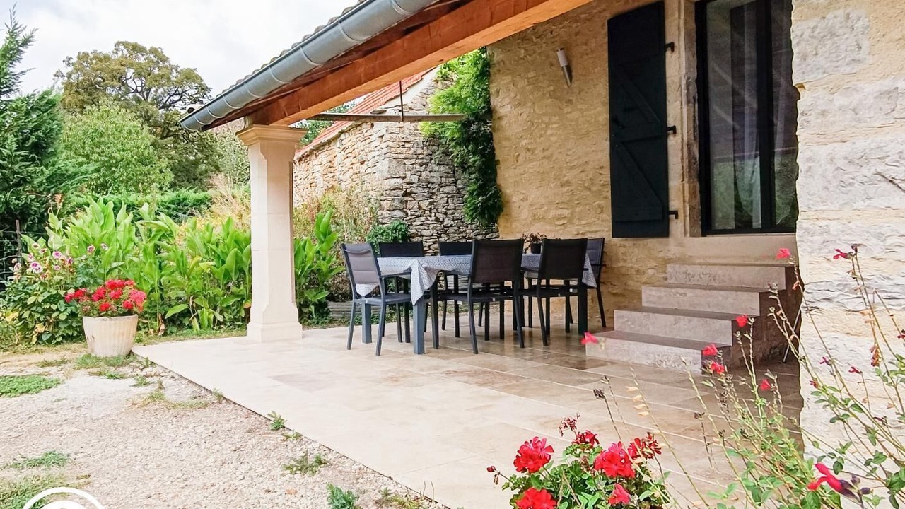 Photo of Outdoor in Thedirac