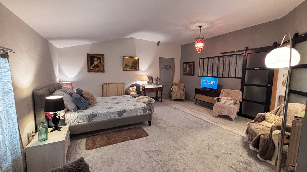 Photo of Bedroom in Romenay