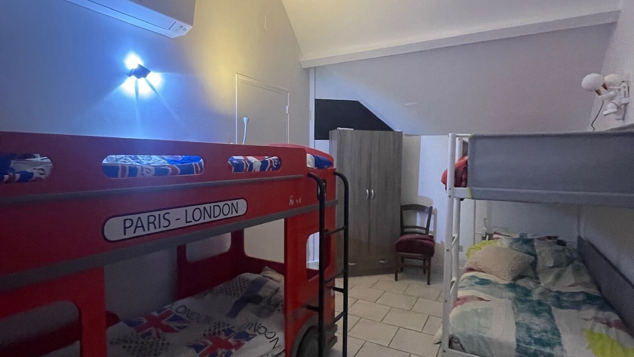Photo of Bedroom in Fours