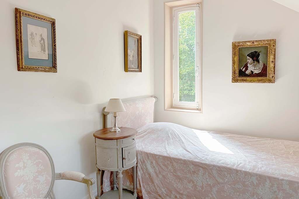 Photo of Bedroom in Le Val-Saint-Germain
