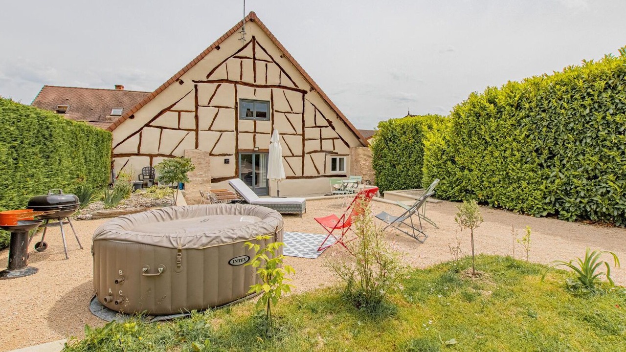 Photo of Patio Balcony in La Chapelle-de-Bragny