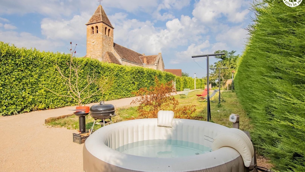 Photo of Outdoor in La Chapelle-de-Bragny