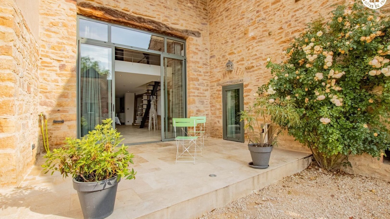 Photo of Patio Balcony in La Chapelle-de-Bragny