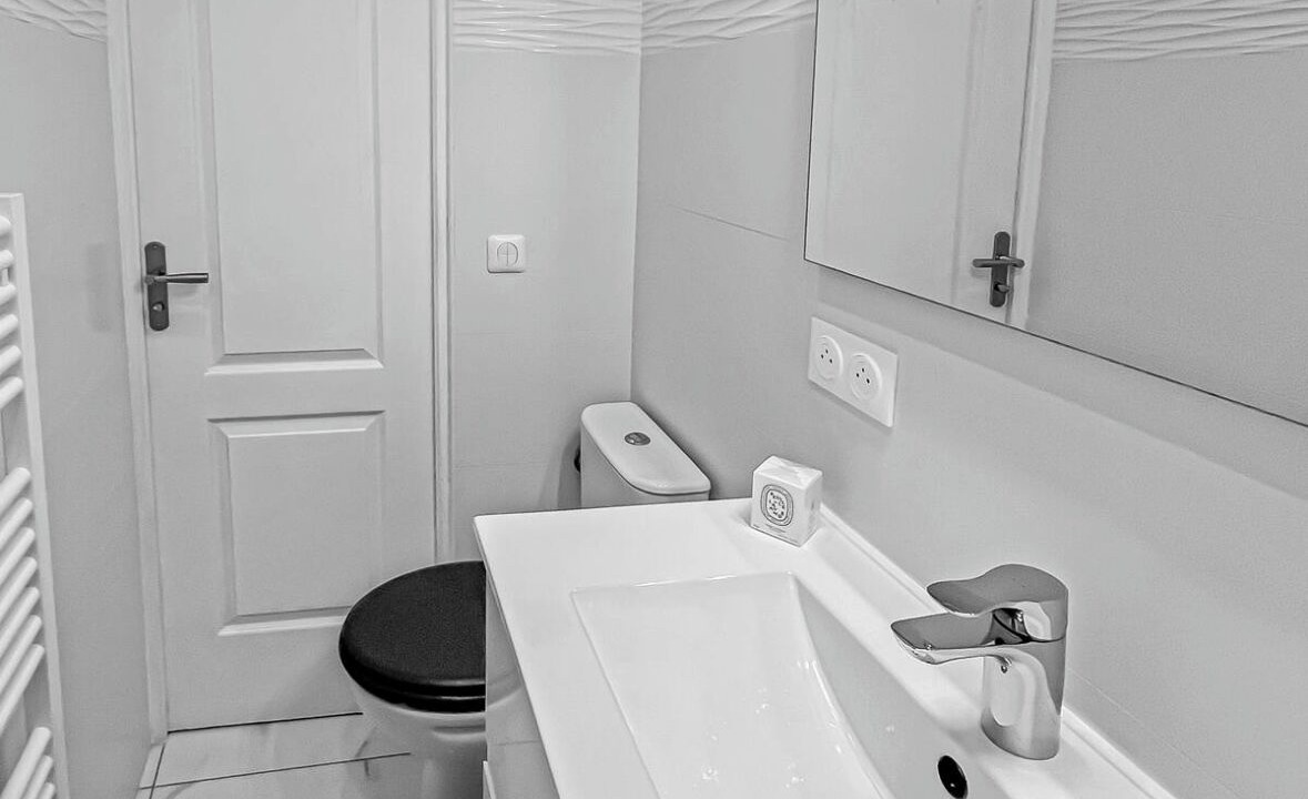 Photo of Bathroom in Villeneuve-Saint-Georges