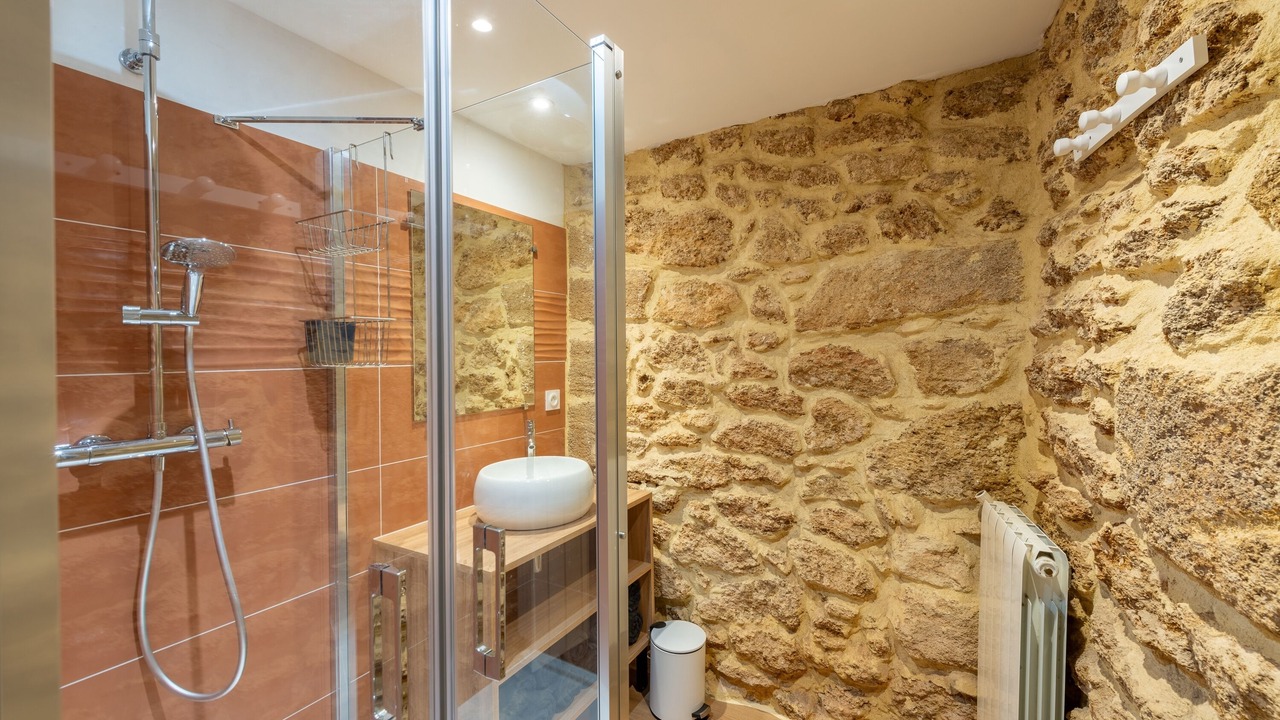 Photo of Bathroom in Suze-la-Rousse