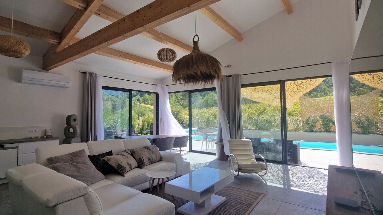 Photo of Livingroom in Pierrelongue