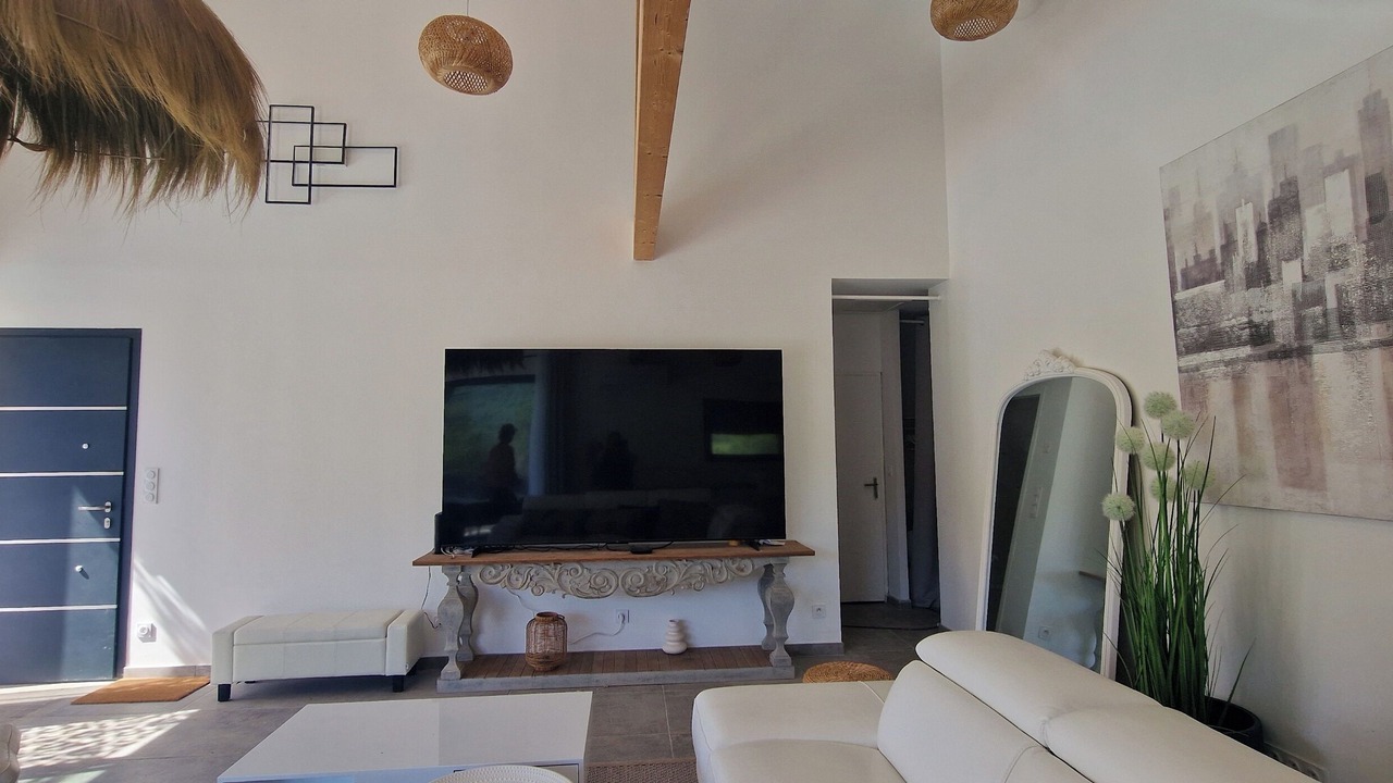 Photo of Livingroom in Pierrelongue