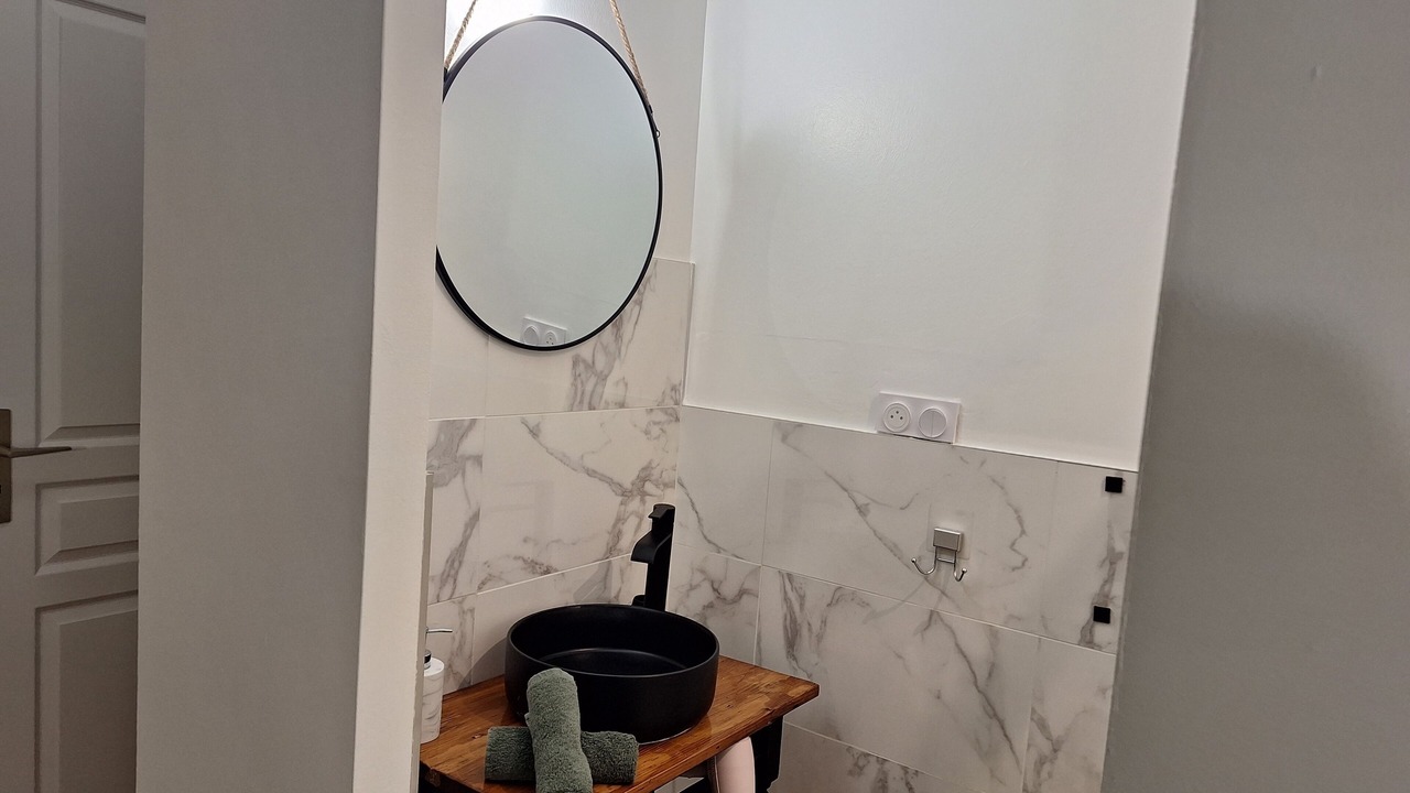 Photo of Bathroom in Beaune City Centre