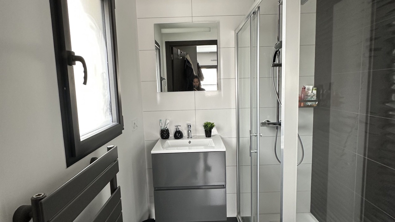 Photo of Bathroom in Verrieres-le-Buisson