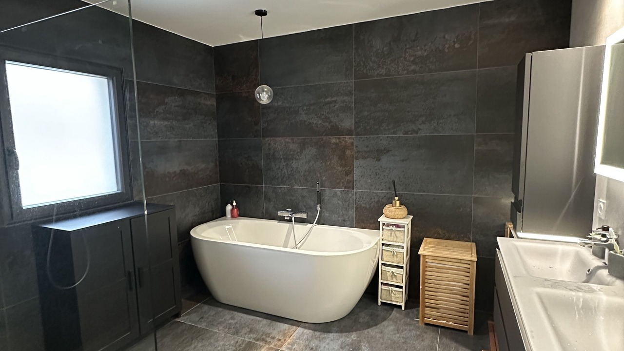 Photo of Bathroom in Verrieres-le-Buisson