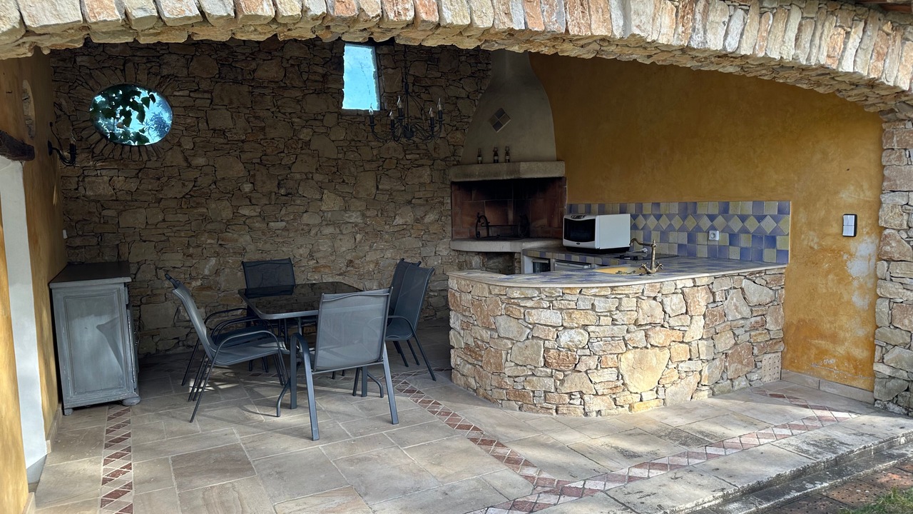 Photo of Outdoor in Saint-Pierre-de-Vassols