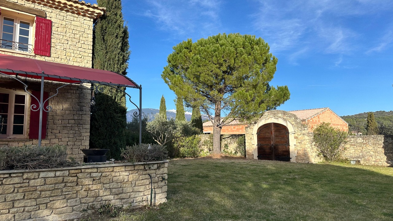 Photo of Outdoor in Saint-Pierre-de-Vassols
