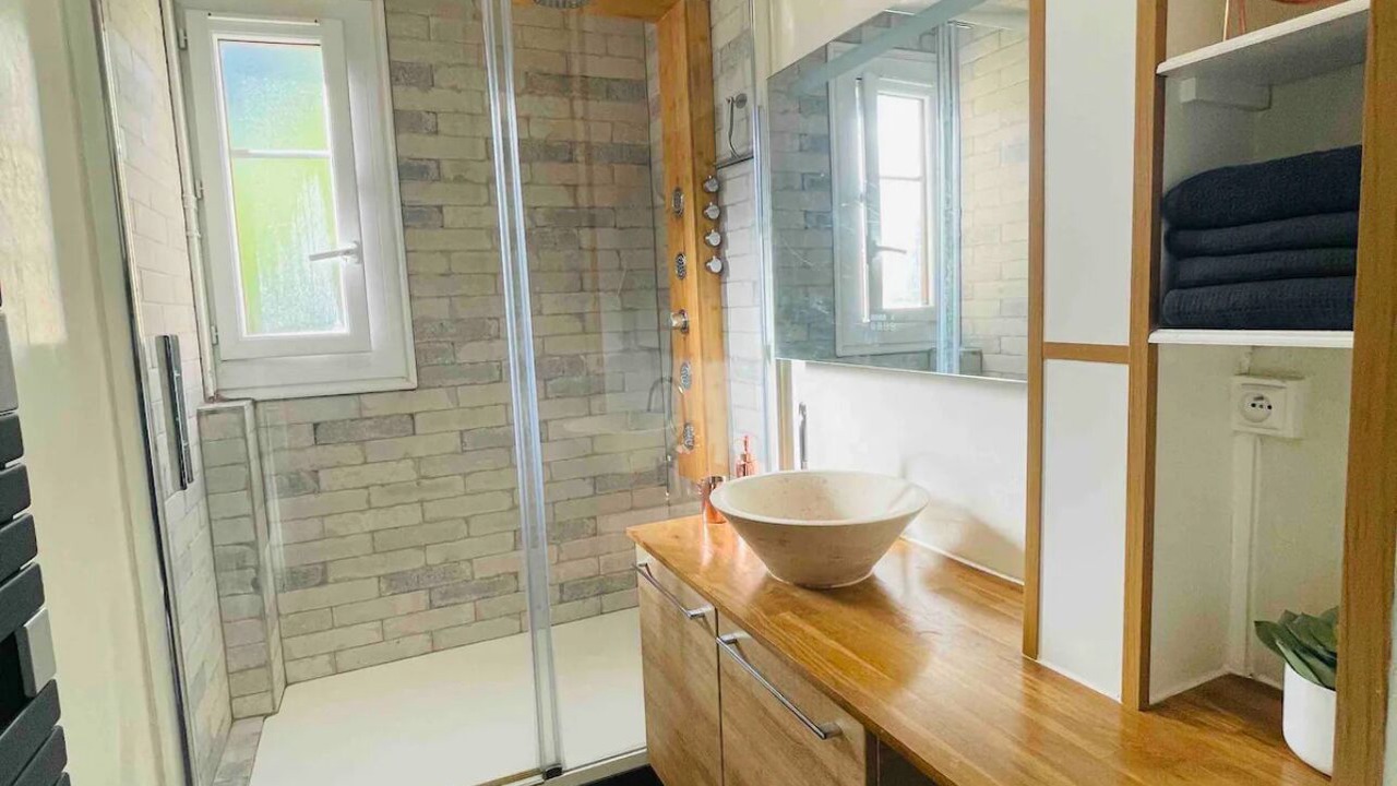 Photo of Bathroom in Louis Bertrand-Mirabeau-Semard