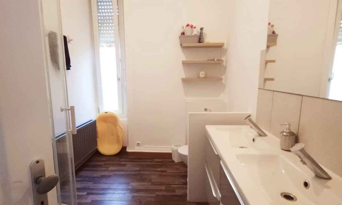 Photo of Bathroom in Besancon Old Town