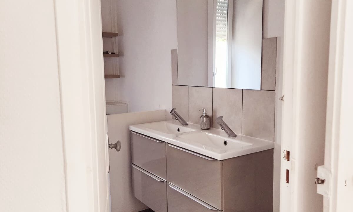 Photo of Bathroom in Besancon Old Town
