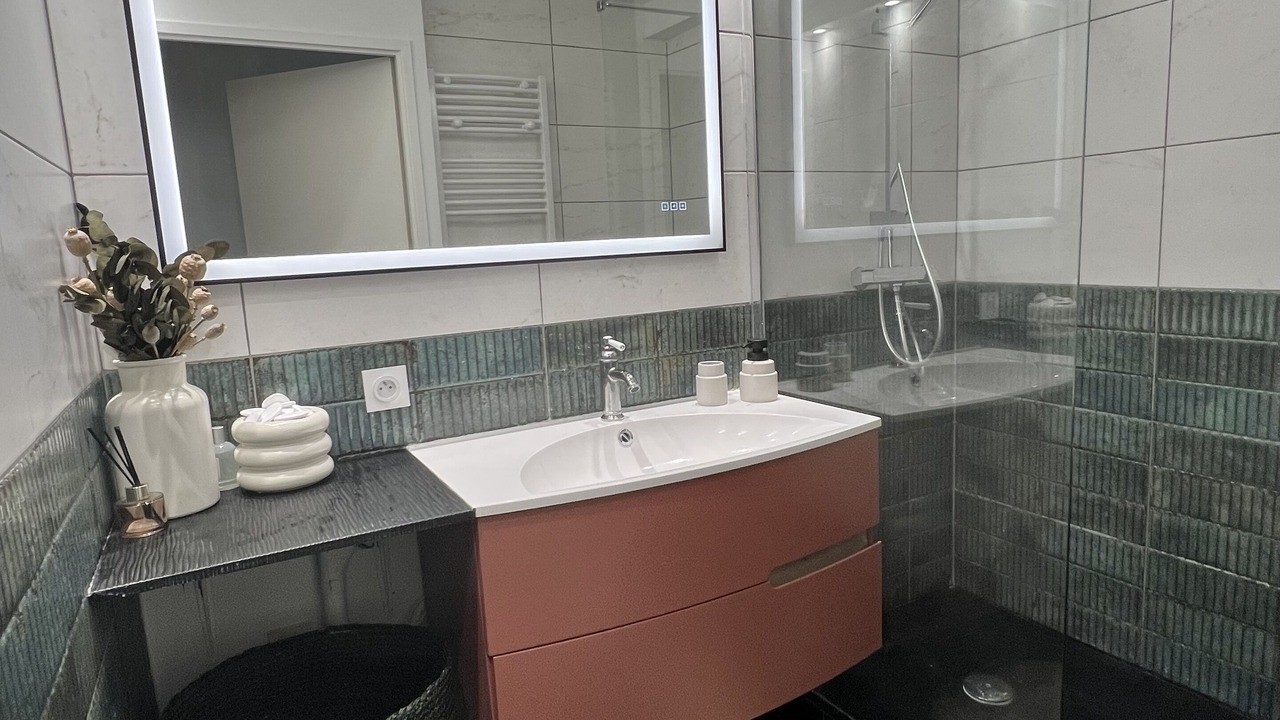 Photo of Bathroom in Plateau — Pyramide