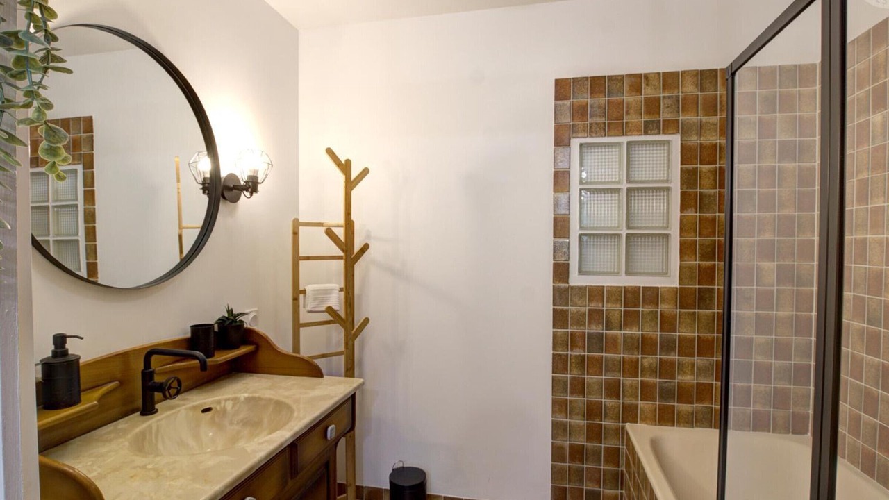 Photo of Bathroom in Belmont-de-la-Loire