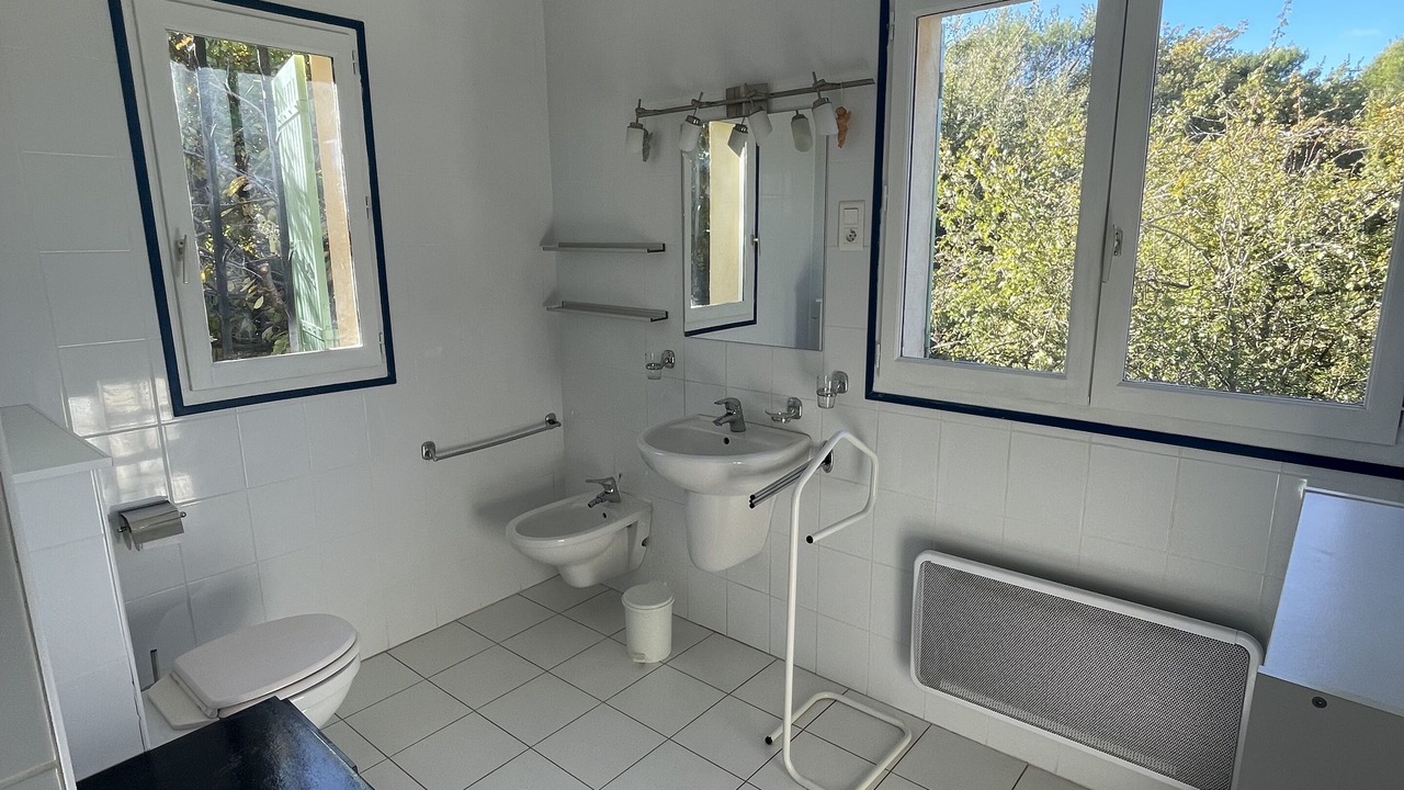 Photo of Bathroom in Faucon