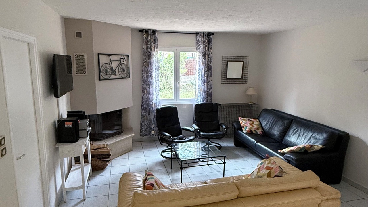 Photo of Livingroom in Faucon