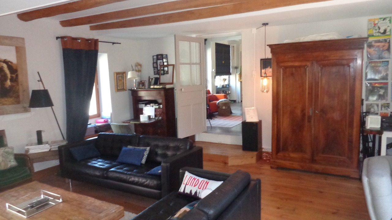 Photo of Livingroom in Poil
