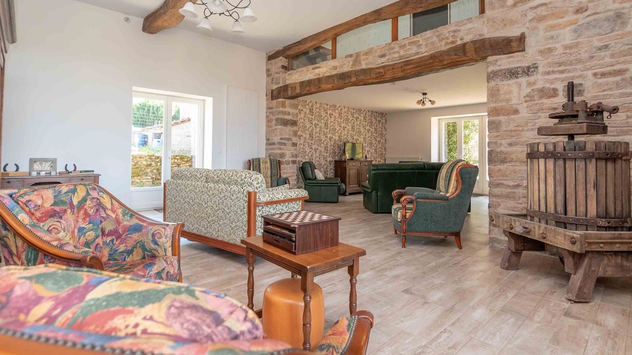 Photo of Livingroom in Nanton