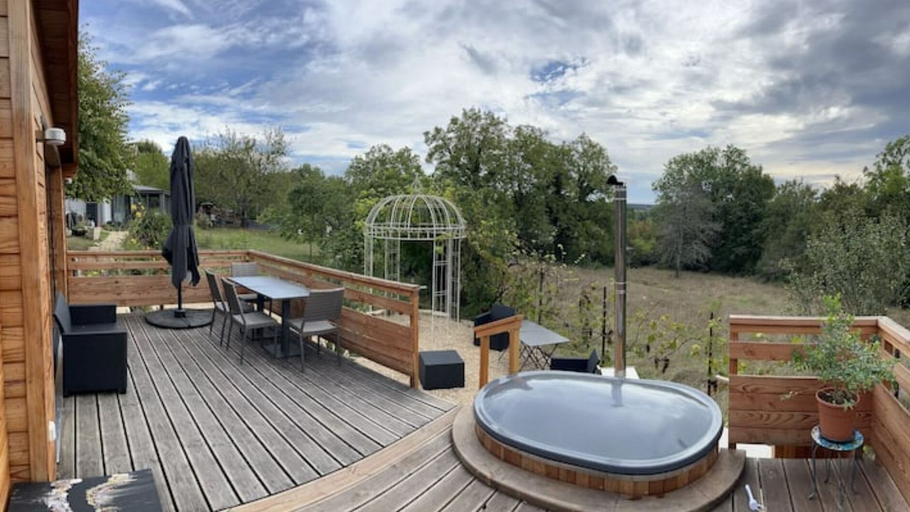 Photo of Outdoor in Theuley