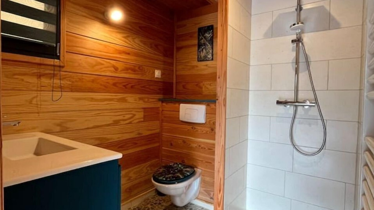 Photo of Bathroom in Theuley