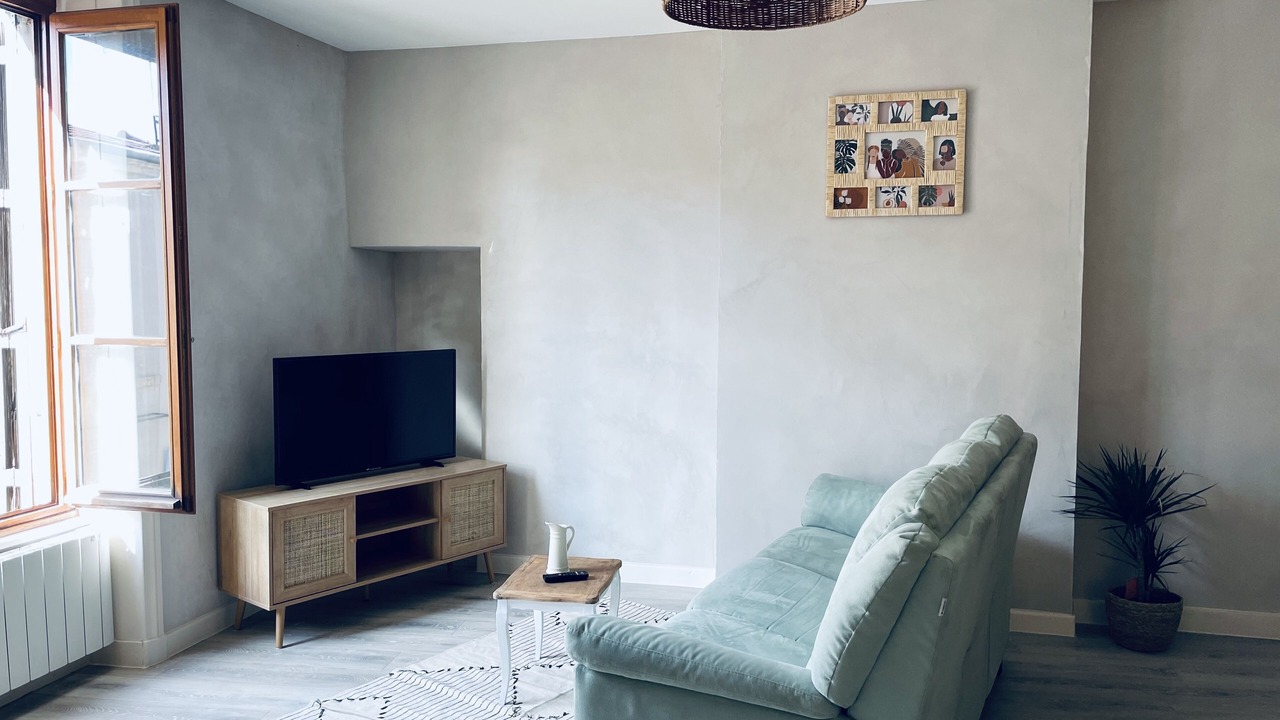 Photo of Livingroom in Charlieu