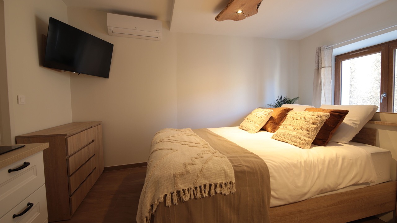 Photo of Bedroom in Donzere