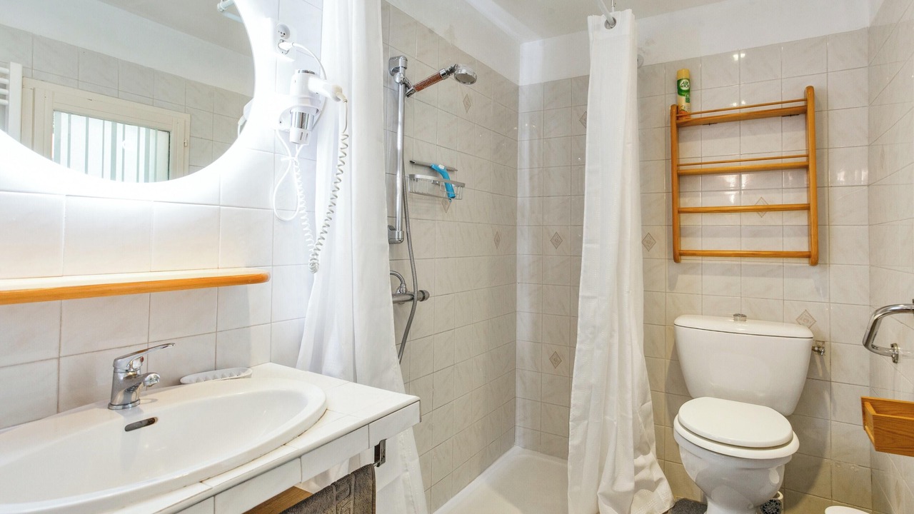 Photo of Bathroom in Beaumes-de-Venise