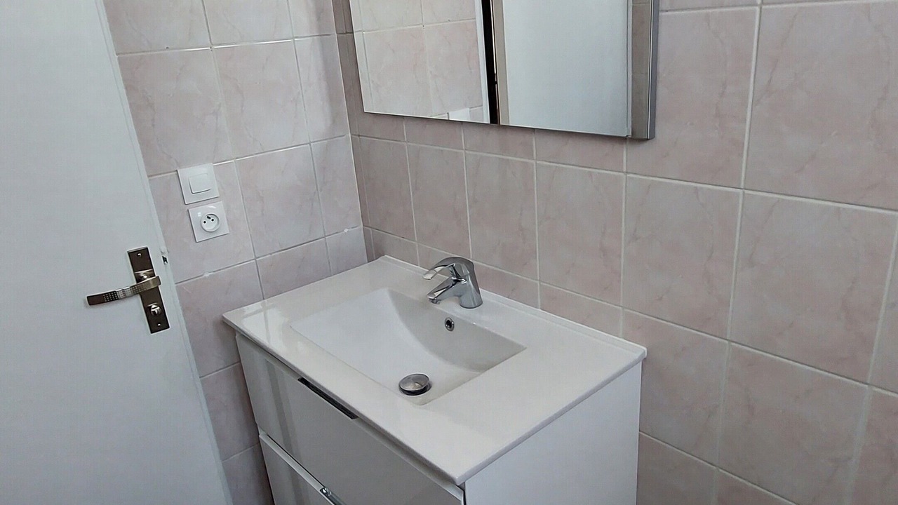 Photo of Bathroom in Sainte-Genevieve-des-Bois
