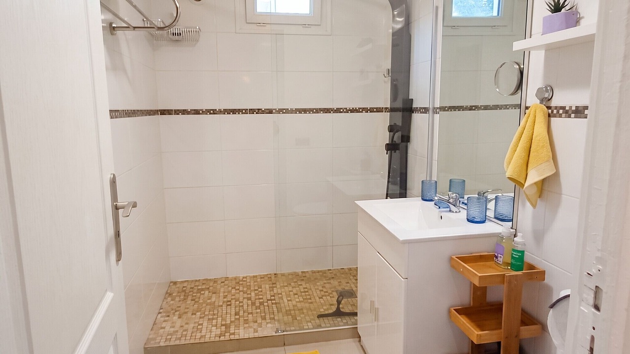Photo of Bathroom in Paray-Vieille-Poste