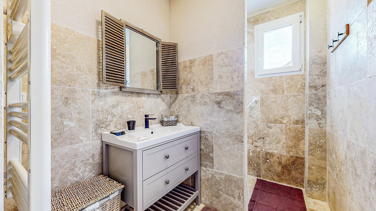 Photo of Bathroom in Issy-l'Eveque