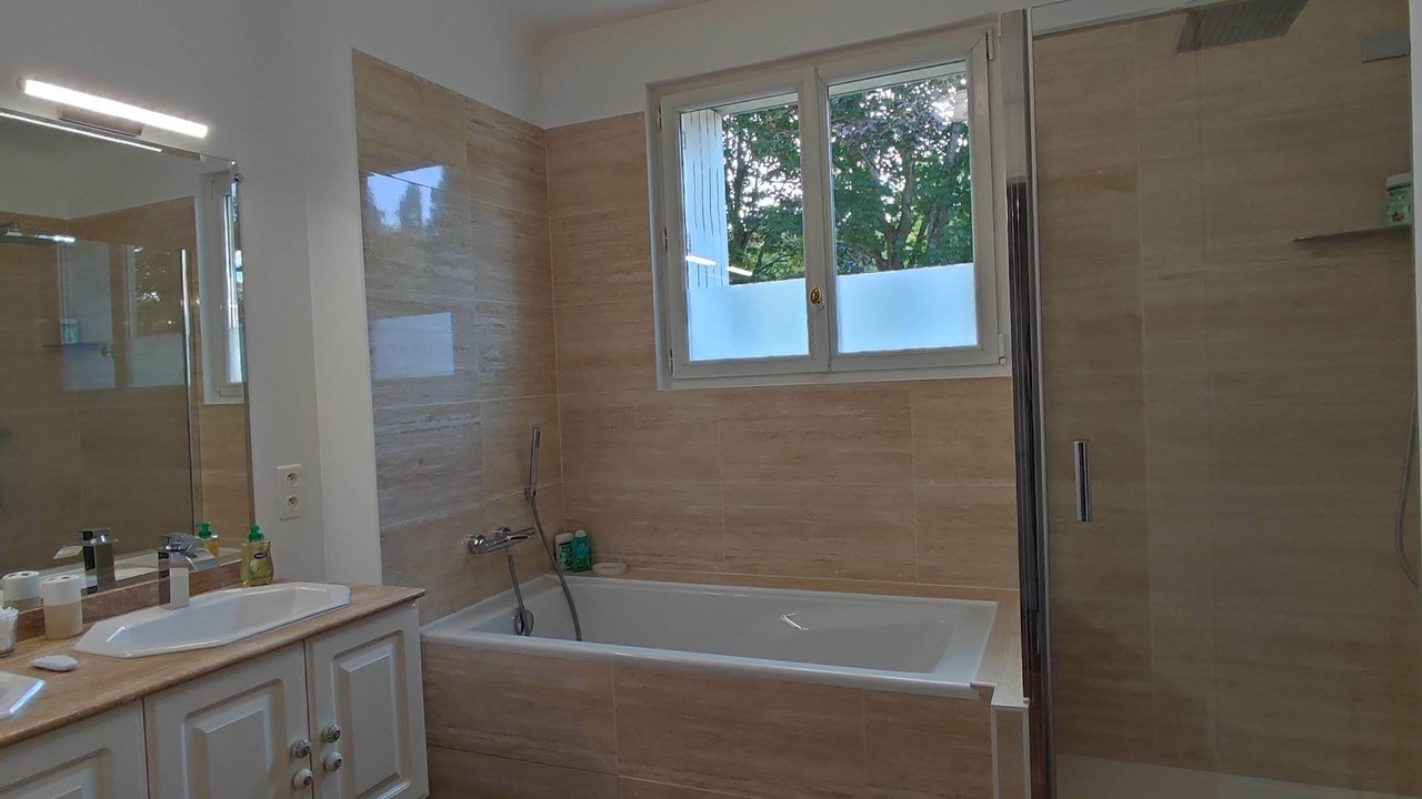 Photo of Bathroom in Athis-Mons