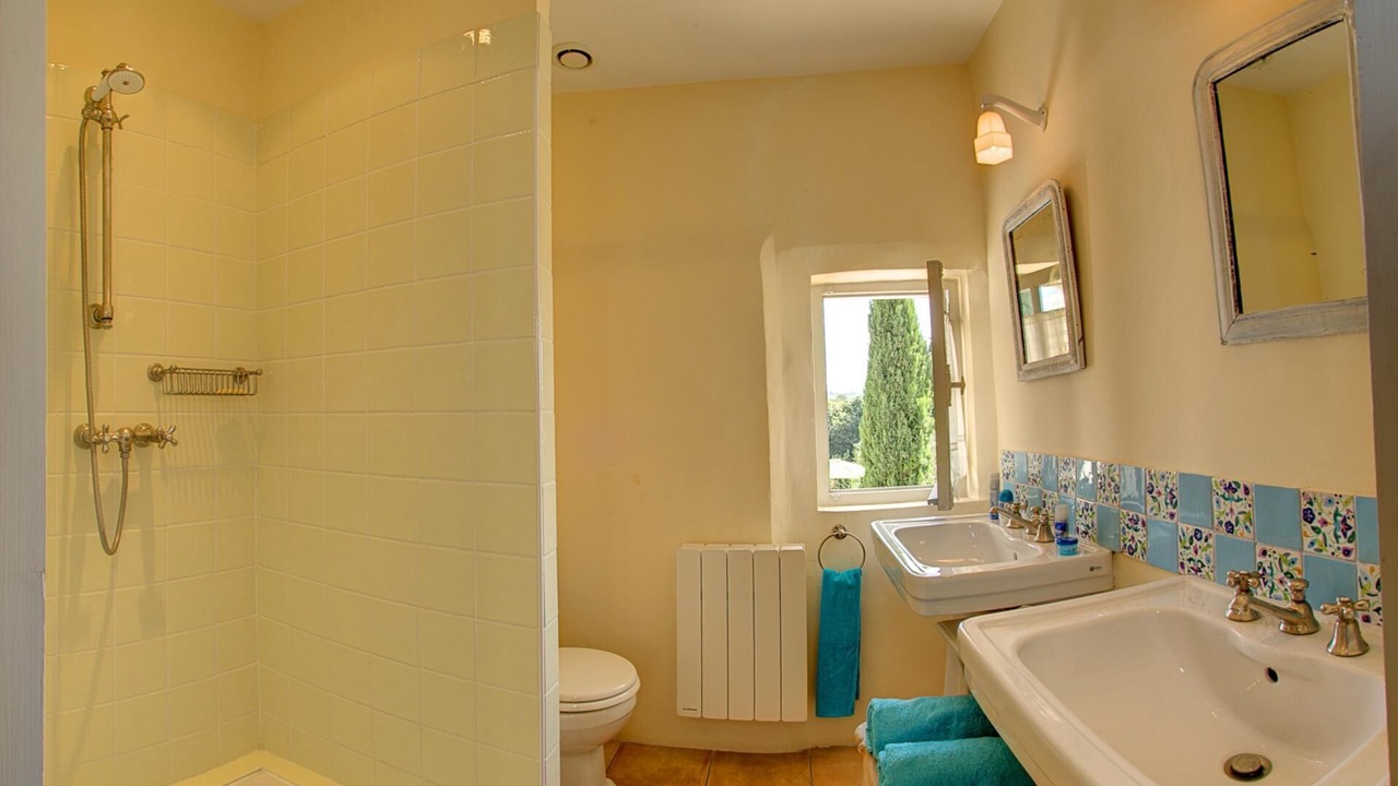 Photo of Bathroom in Caromb