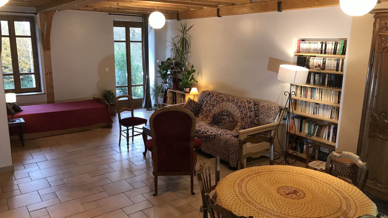 Photo of Livingroom in Saint Usuge