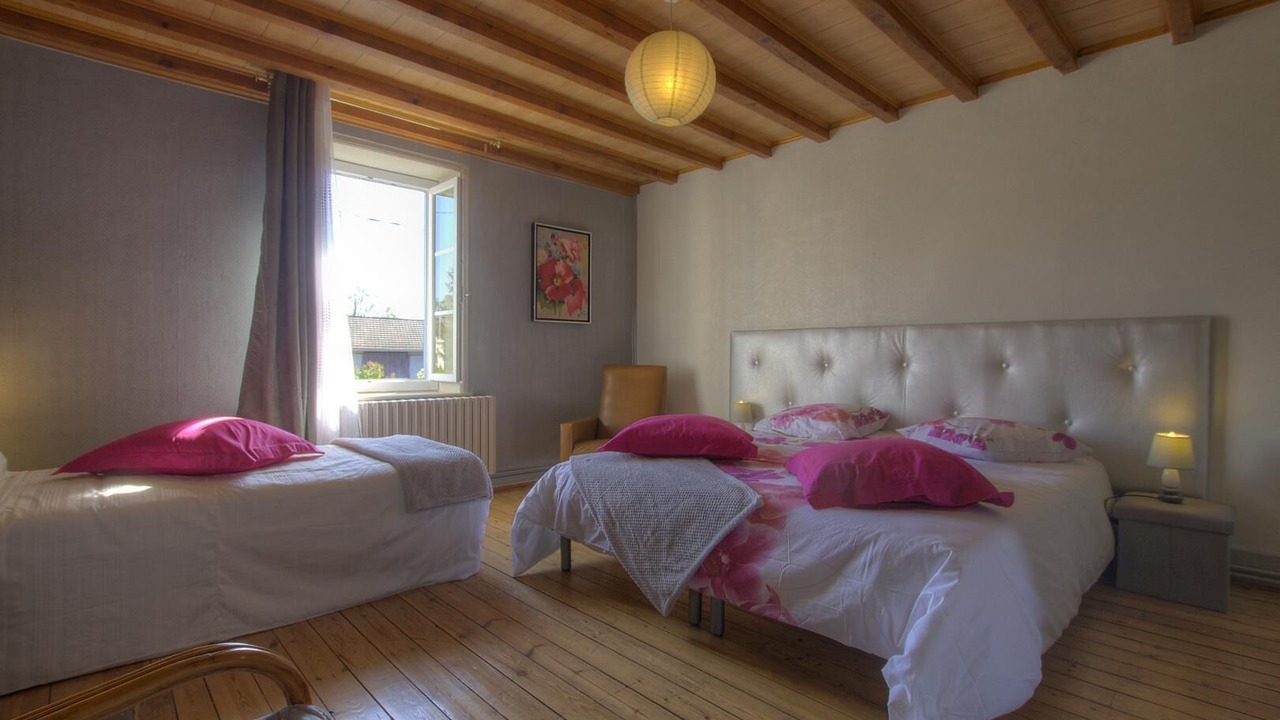 Photo of Bedroom in Saint-Julien-sur-Reyssouze