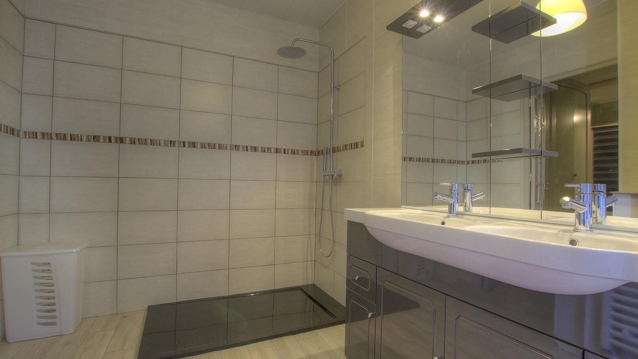 Photo of Bathroom in Saint-Julien-sur-Reyssouze