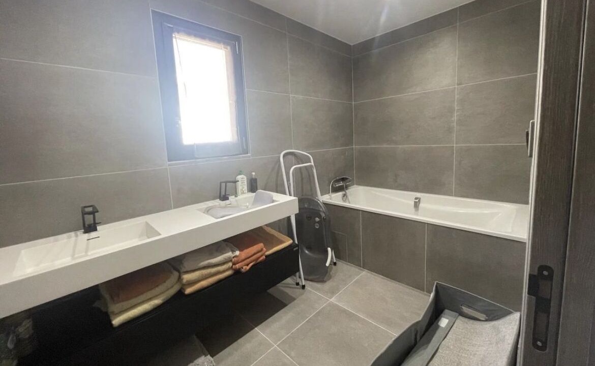 Photo of Bathroom in Puygiron