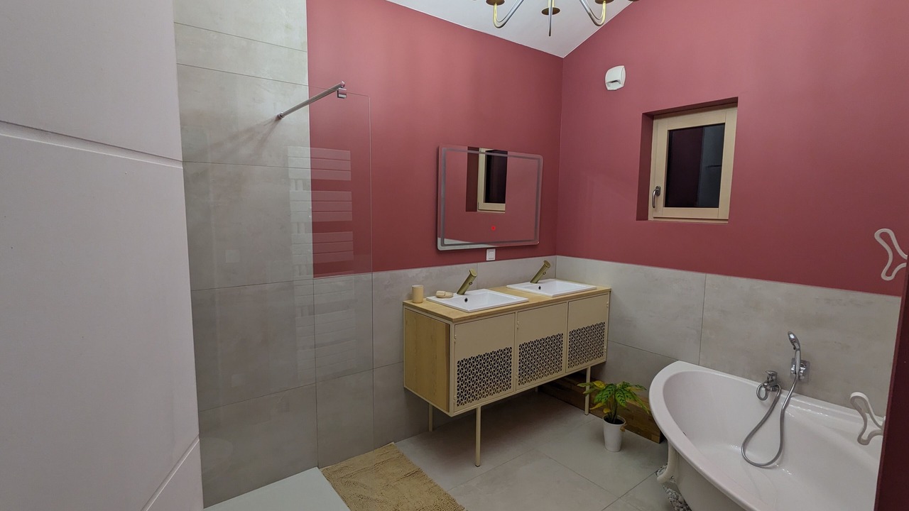 Photo of Bathroom in Saint-Cyr-les-Vignes
