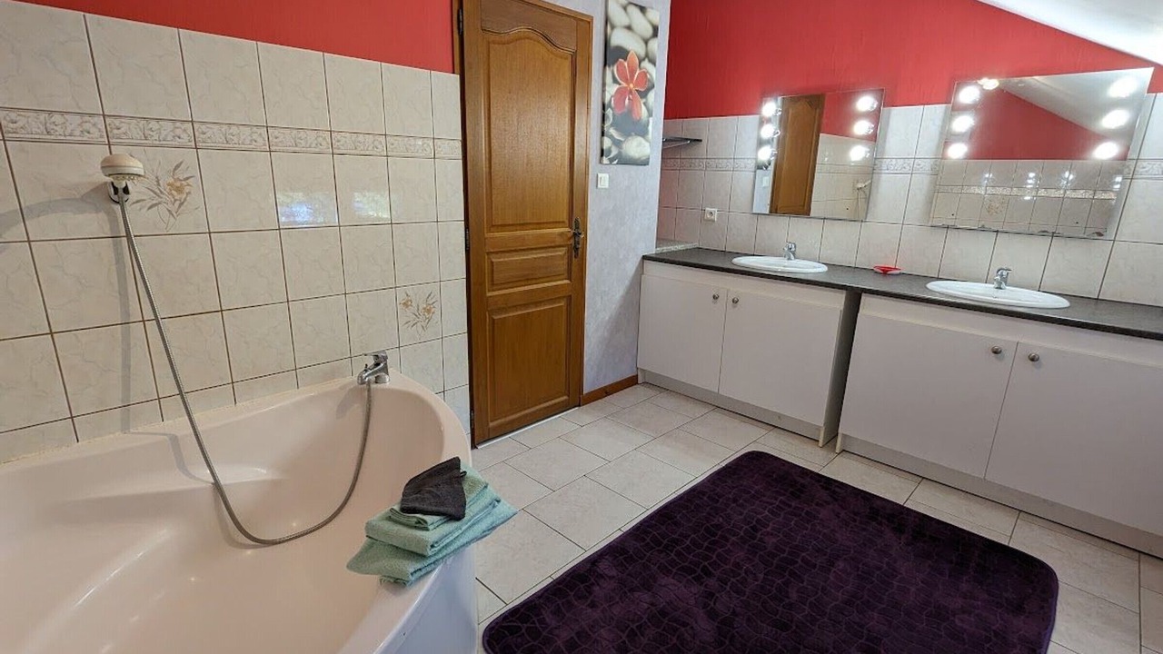 Photo of Bathroom in Renauvoid