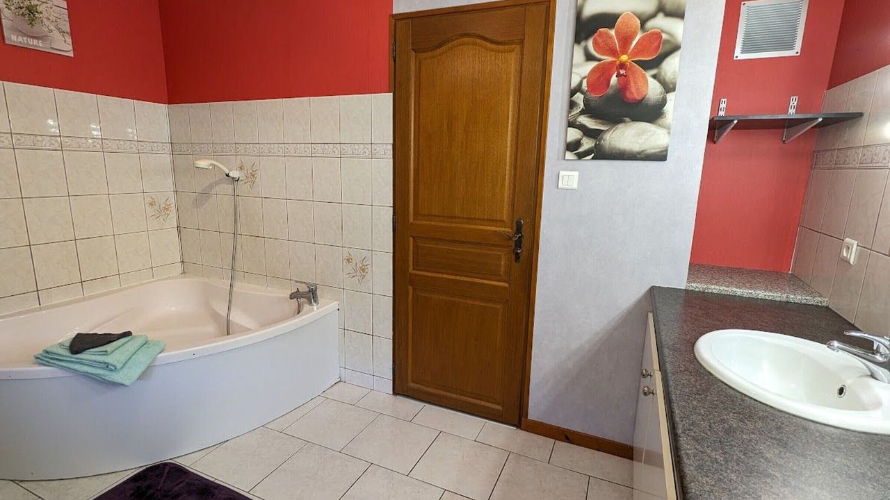 Photo of Bathroom in Renauvoid