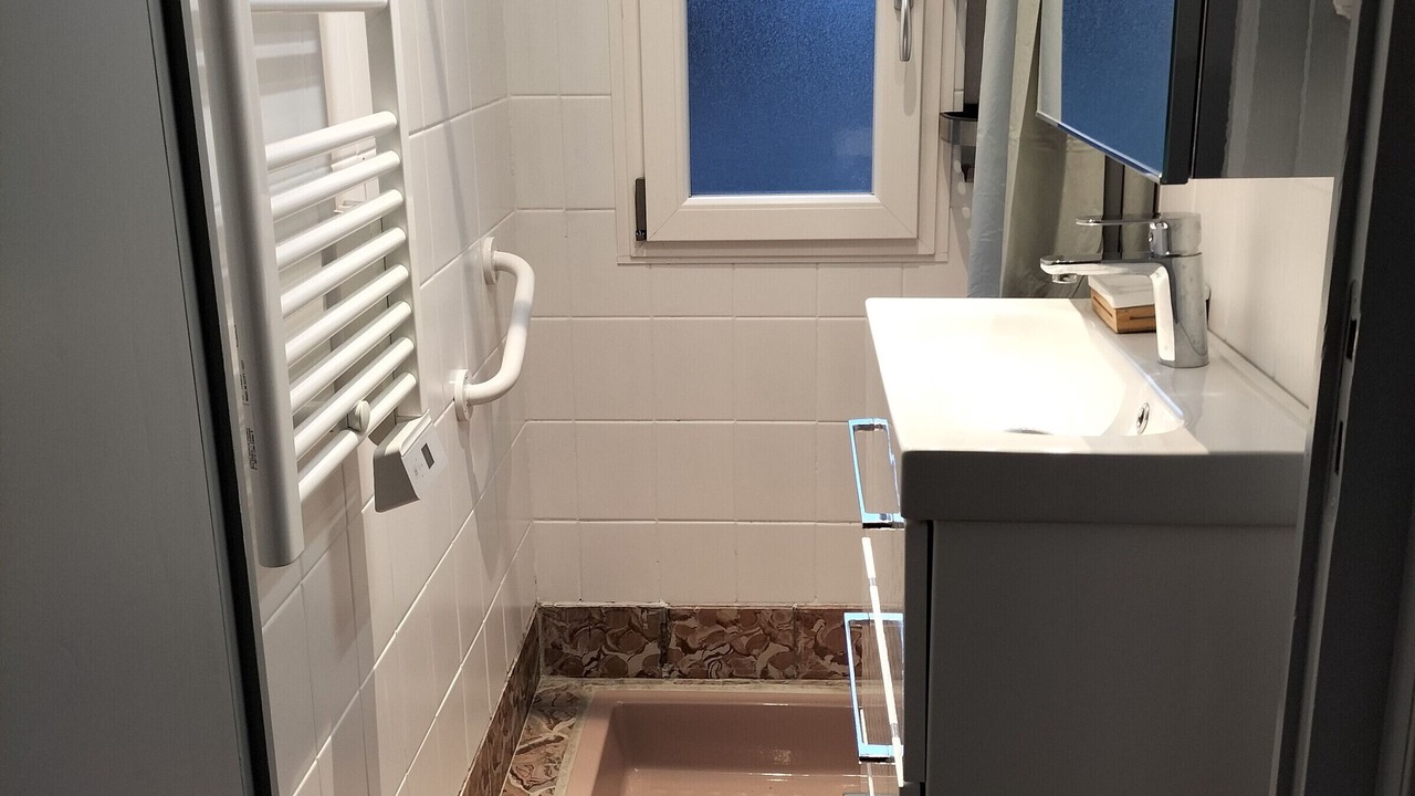 Photo of Bathroom in Montmotier